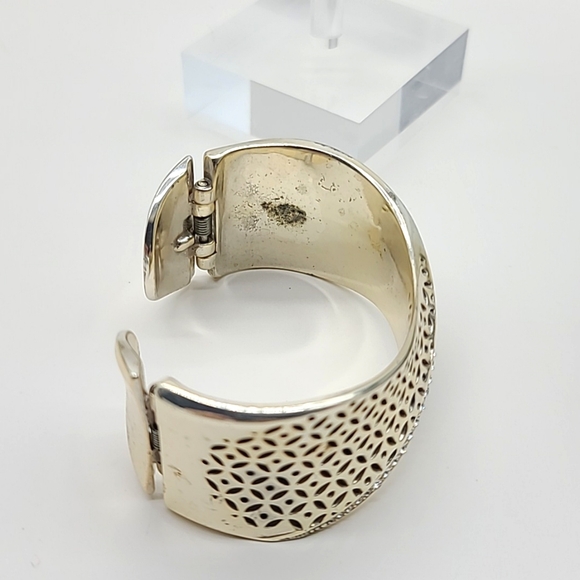 Brighton "GEO TWIRL SHINE" Hinged Bangle w Swarovski Crystals & Cut-Out Detail! - Picture 5 of 13